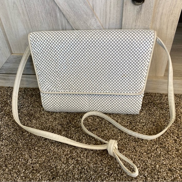 Whiting & Davis White Mesh Clutch with Removable Shoulder Strap Purse - Picture 9 of 11